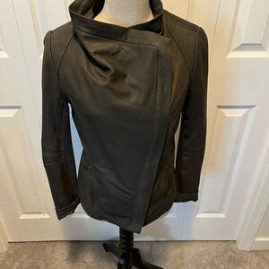 Elle Tahari size S genuine Lambs Leather jacket